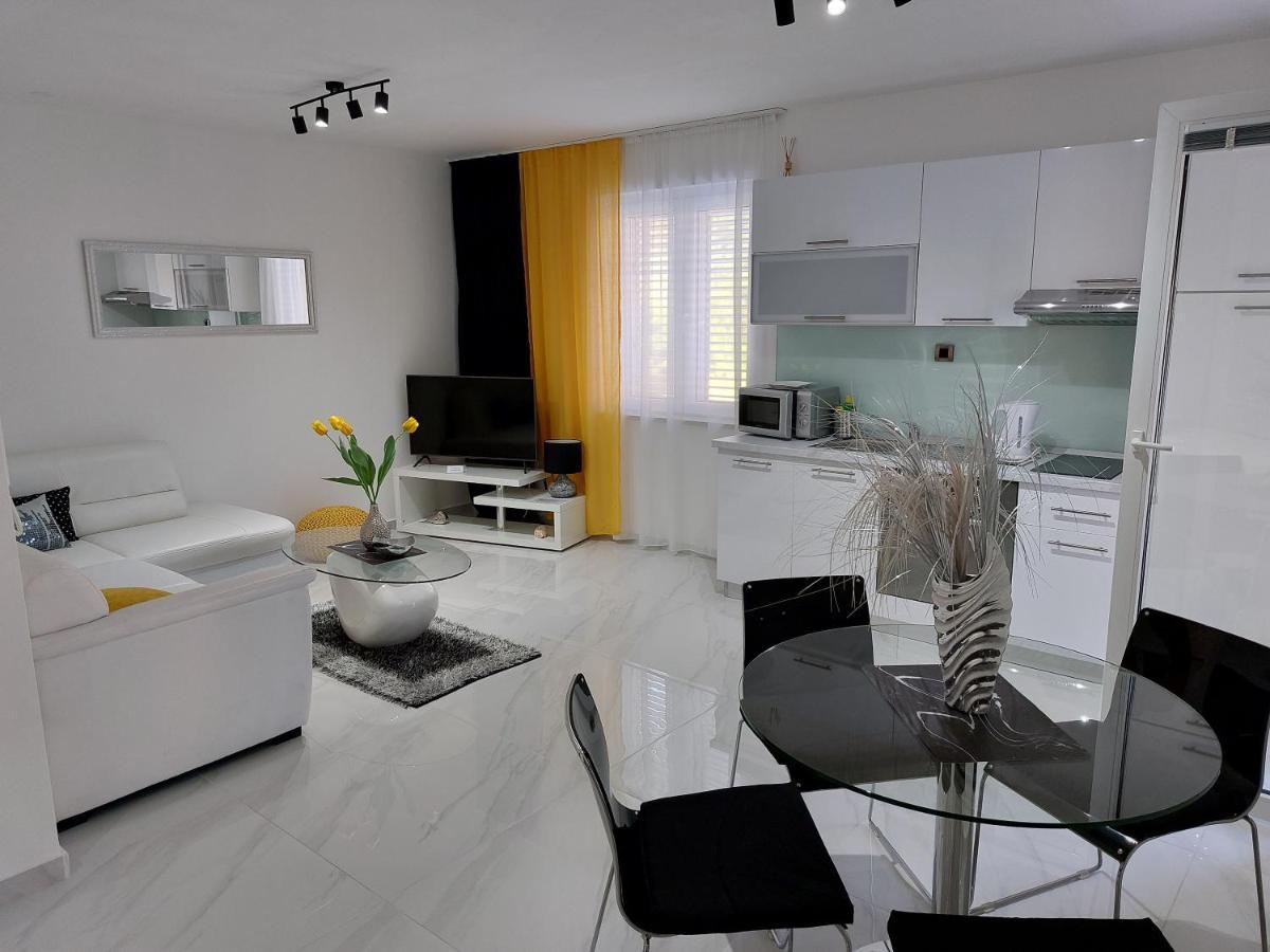 Apartments Antunovic Макарска Экстерьер фото